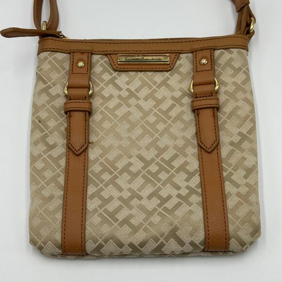 Tommy Hilfiger Beige & Brown Allover Monogram Canvas Crossbody Bag Purse Zip - Picture 2 of 12